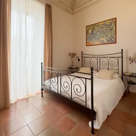 Antica Dimora Caruso Bed & Breakfast 4*